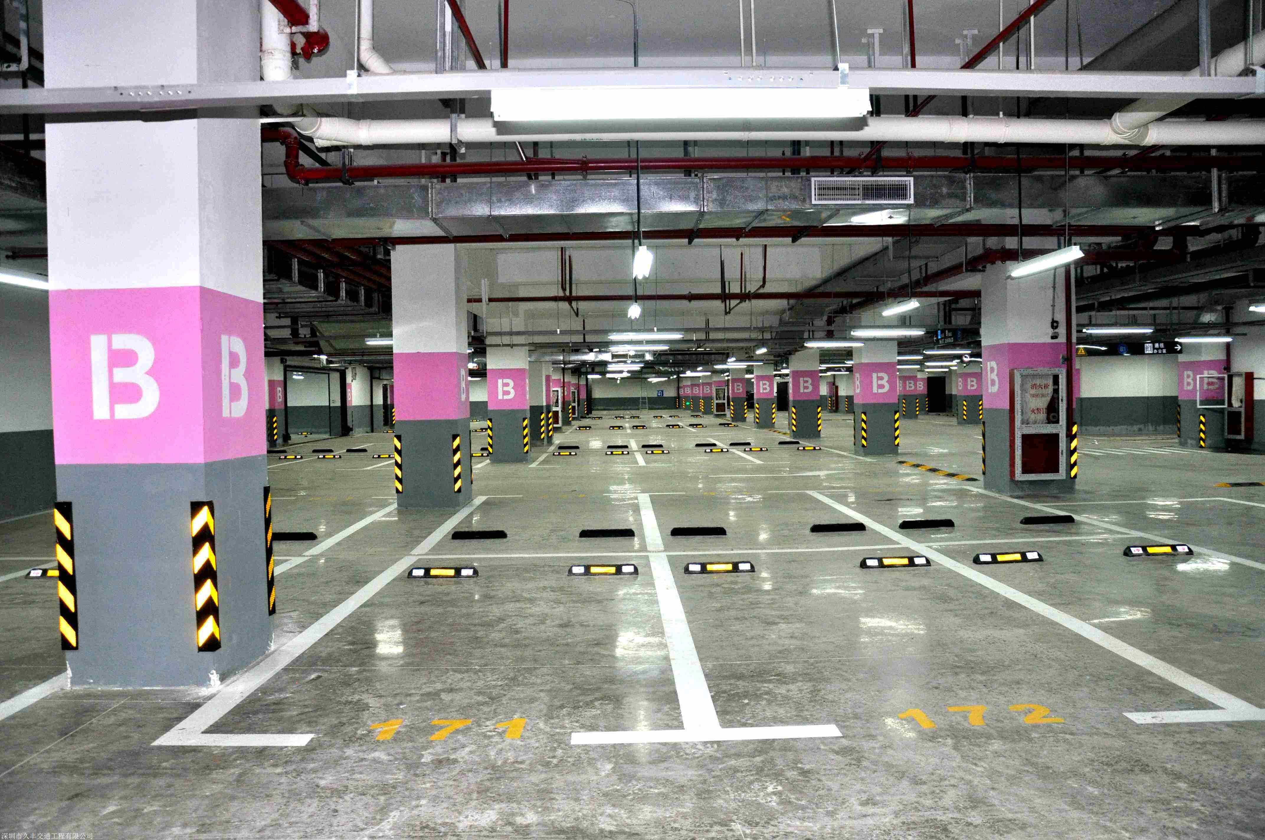 地下車庫劃線施工